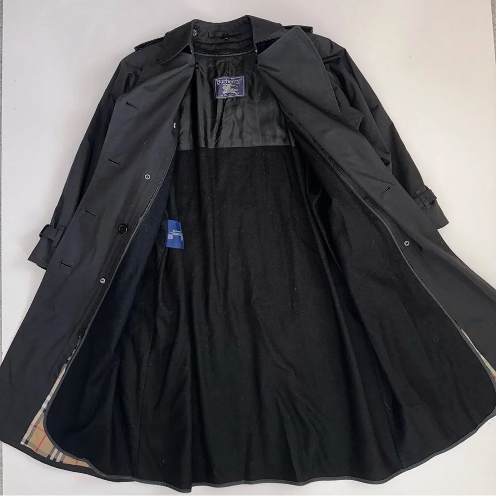 Burberry Black Trench Coat with Signature Beige Nova Check Lining - Picture 5 of 16
